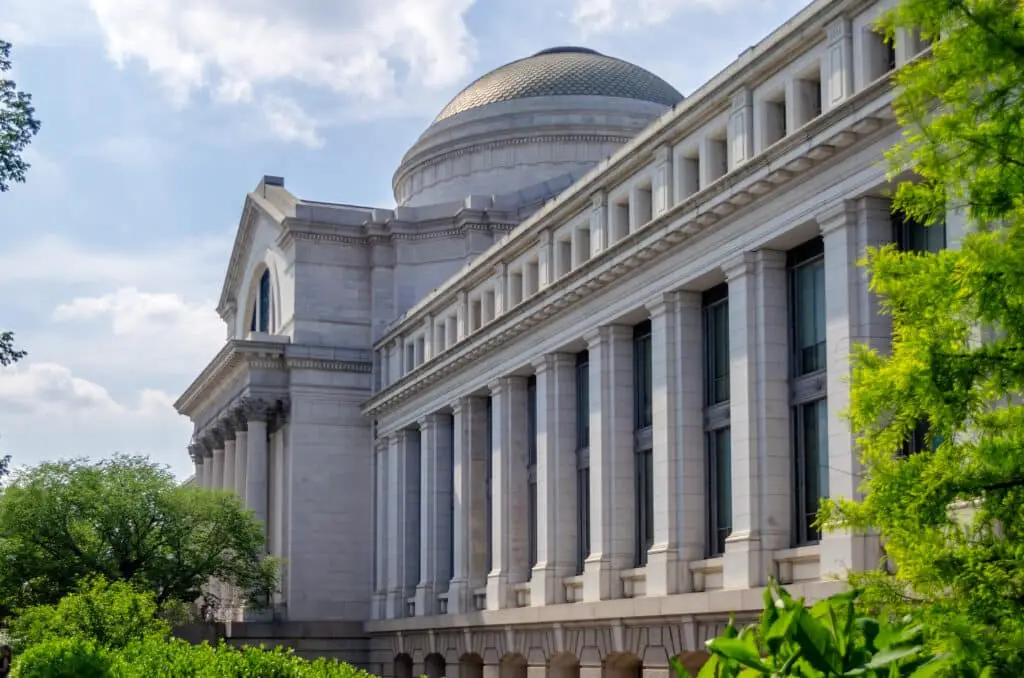 a large building with a dome on top